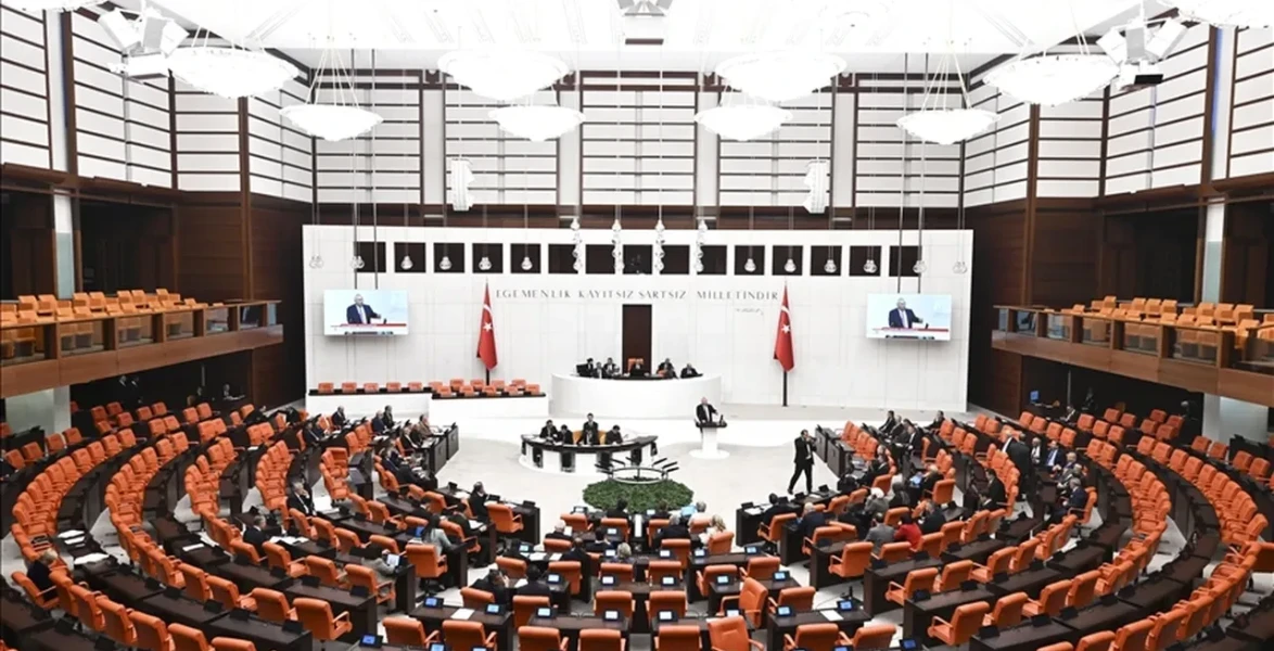 AK Parti'den 'genel af' çıkışı: Mahkumlar için yeni düzenleme geliyor