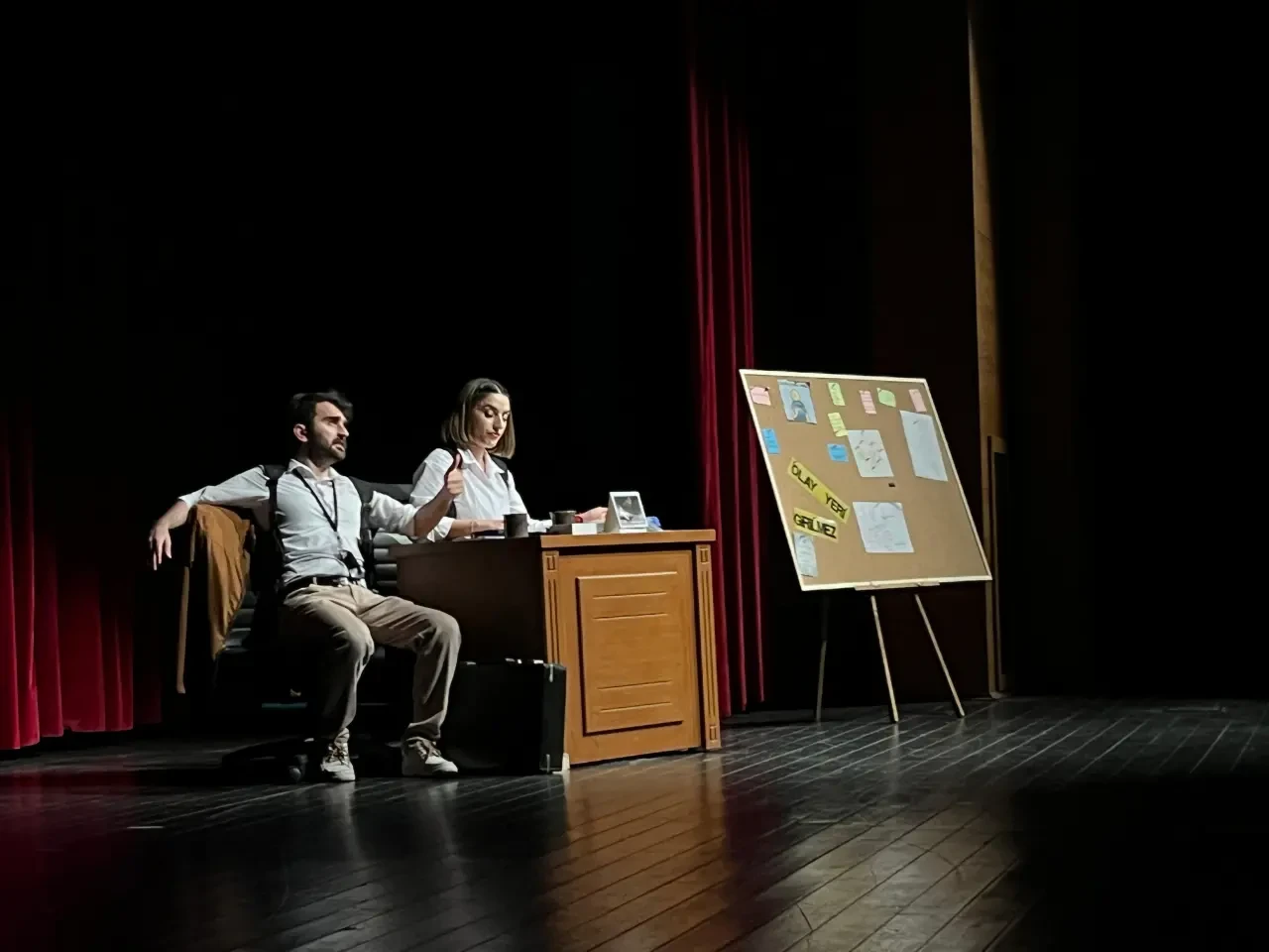 RTEÜ'de Tiyatro "Ölü Tanıklar" Sahnelendi: Kültürel ve Sanatsal Etkinlikler Devam Edecek 4