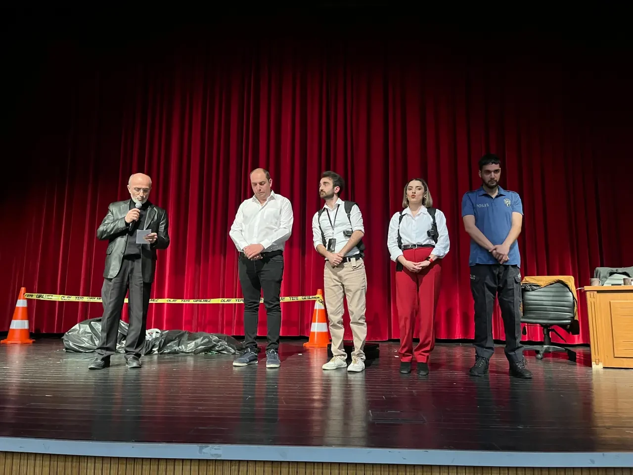 RTEÜ'de Tiyatro "Ölü Tanıklar" Sahnelendi: Kültürel ve Sanatsal Etkinlikler Devam Edecek 5