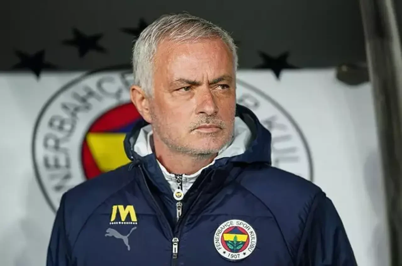 Dünya basını Mourinho'nun Okan Buruk'un burnunu sıkmasını konuşuyor! 'Mourinho aklını kaçırdı' 14