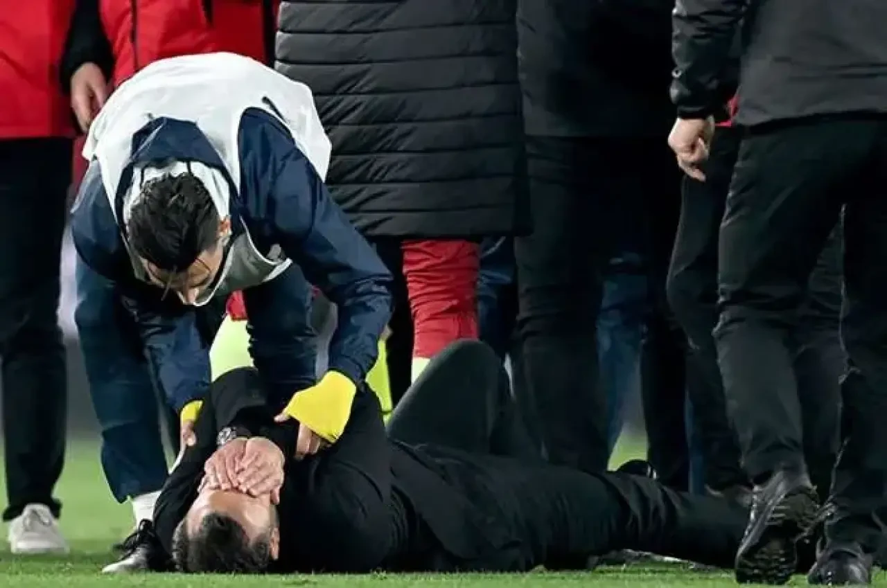 Dünya basını Mourinho'nun Okan Buruk'un burnunu sıkmasını konuşuyor! 'Mourinho aklını kaçırdı' 10