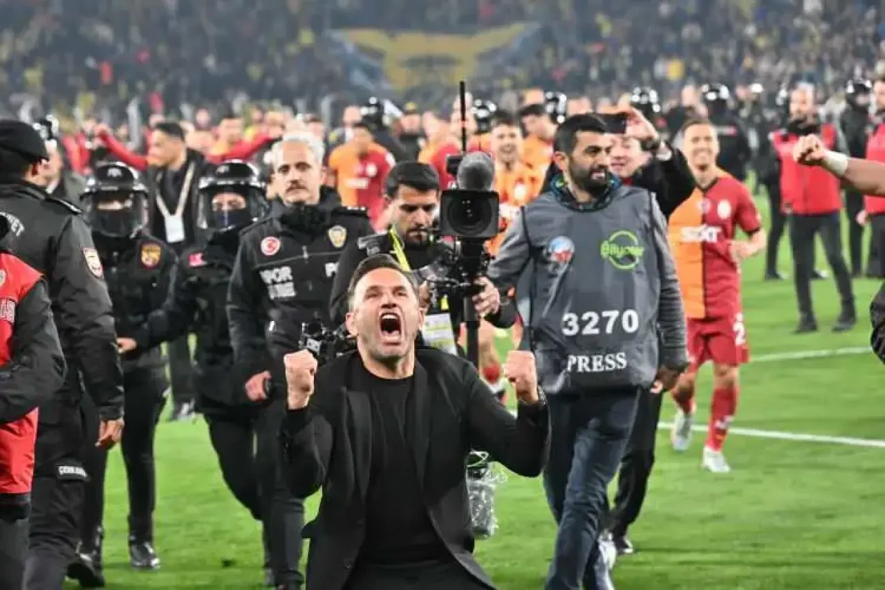 Dünya basını Mourinho'nun Okan Buruk'un burnunu sıkmasını konuşuyor! 'Mourinho aklını kaçırdı' 6