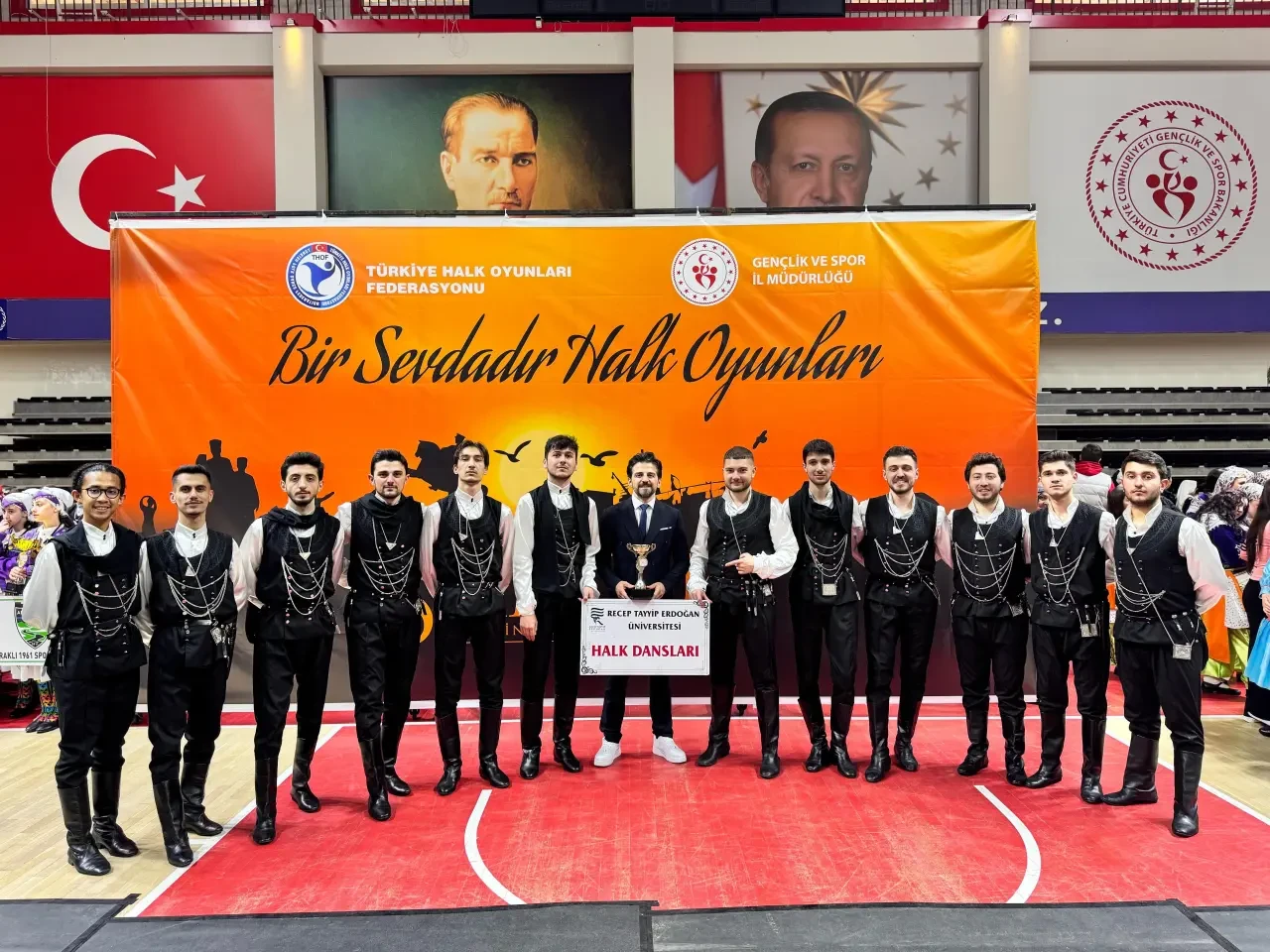 RTEÜ Spor Kulübü'nden Samsun'da Halk Oyunları Başarısı: Bölge Üçüncülüğü 8
