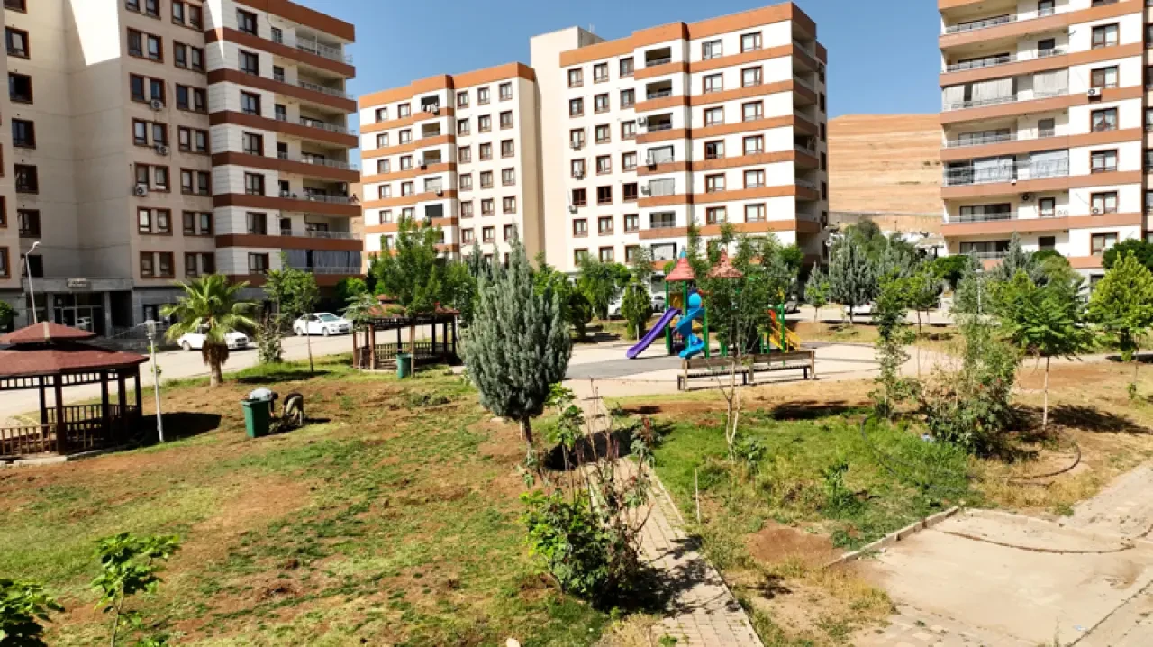 Şırnak'ta terör olaylarında evleri kullanılamaz hale gelen vatandaşlar için 8 bin 785 konut inşa edildi 12