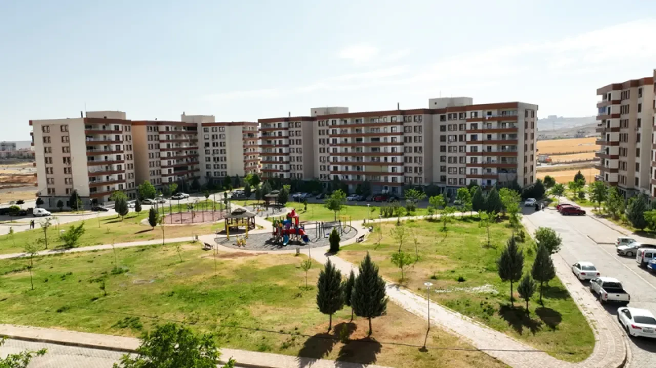Şırnak'ta terör olaylarında evleri kullanılamaz hale gelen vatandaşlar için 8 bin 785 konut inşa edildi 7