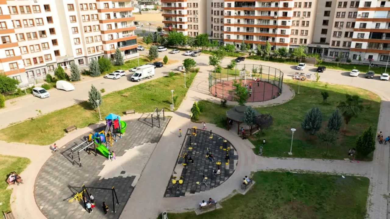Şırnak'ta terör olaylarında evleri kullanılamaz hale gelen vatandaşlar için 8 bin 785 konut inşa edildi 2