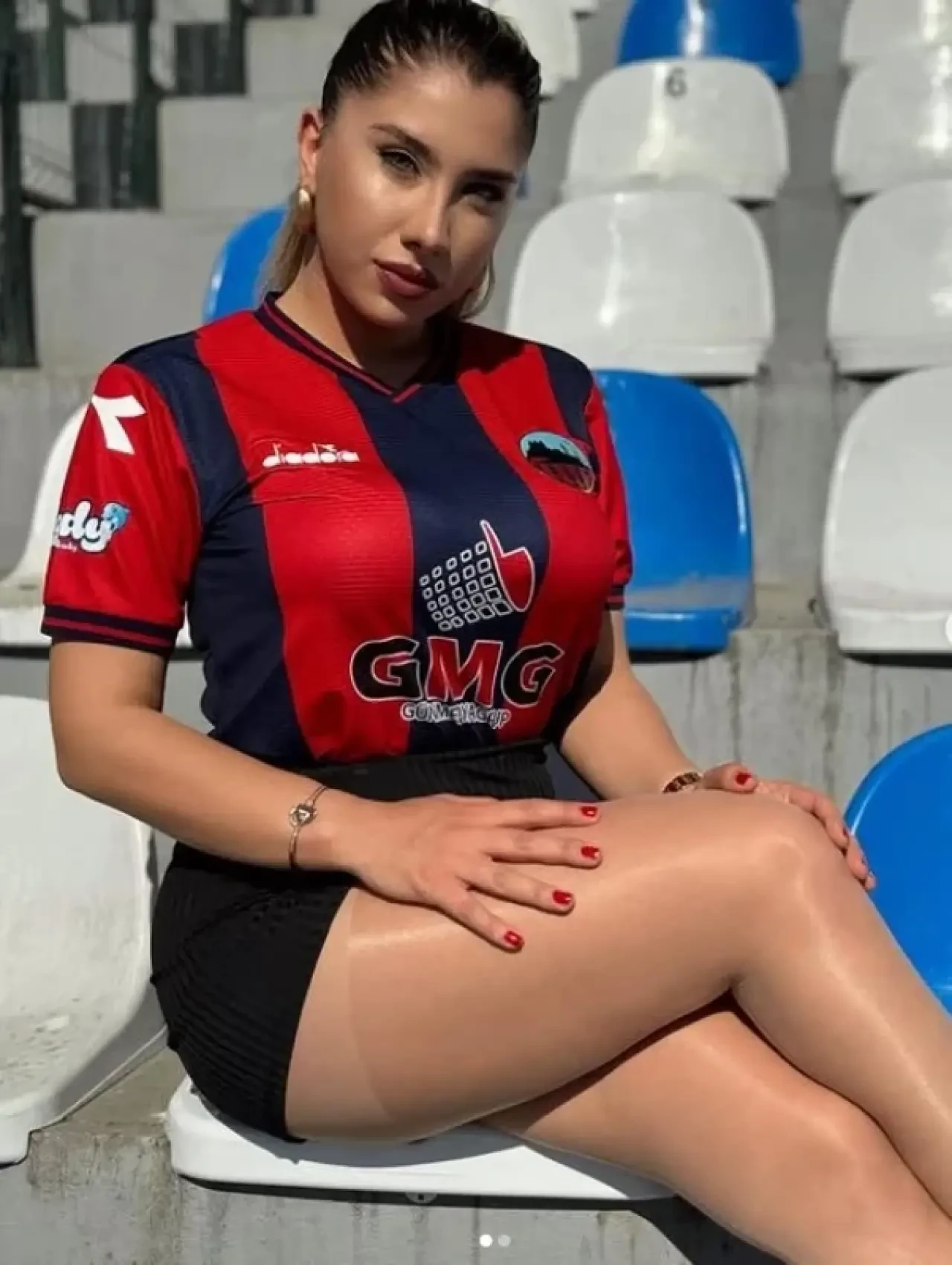 Cinsel İlişki Videosu İfşa Olan Elif Karaarslan, Duş Anını Paylaşarak Takipçilerini Şaşkına Uğrattı! 2
