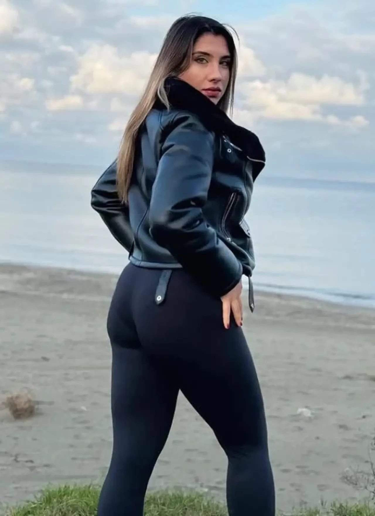 Cinsel İlişki Videosu İfşa Olan Elif Karaarslan, Duş Anını Paylaşarak Takipçilerini Şaşkına Uğrattı! 7
