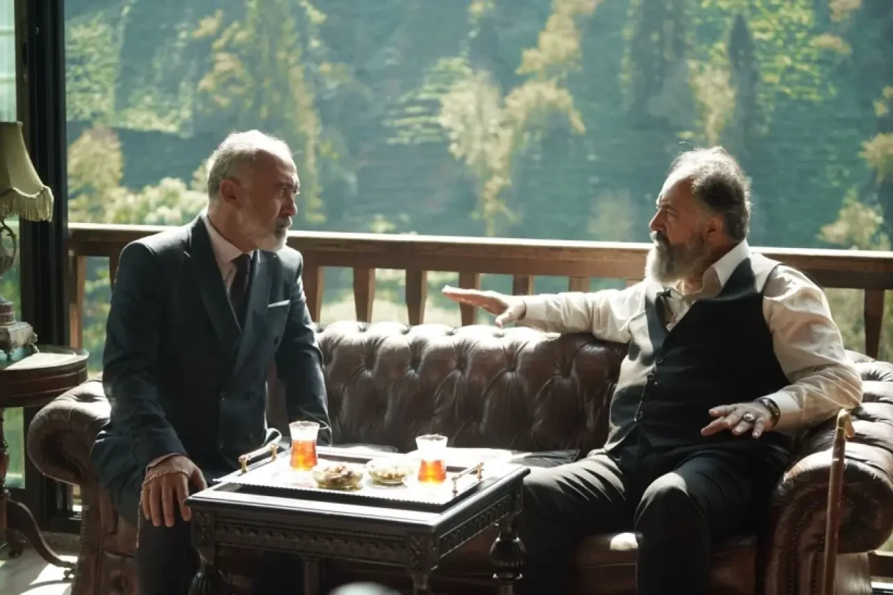 Gözleri KaraDeniz Filmi Çamlıhemşin'de Şaşırtan Bir Olayla Karşılaştı: Ayı Seti Bastı, Yeni Transferlerle Kadro Güçlendi! 9