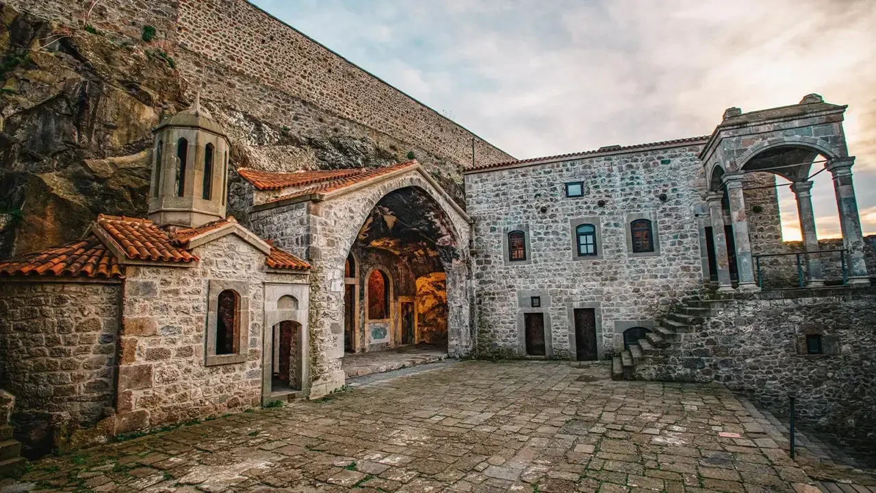 Boztepe’nin Eteklerinde Gizli Kalmış Bir Tarih: Kızlar Manastırı'nın Öyküsü 11