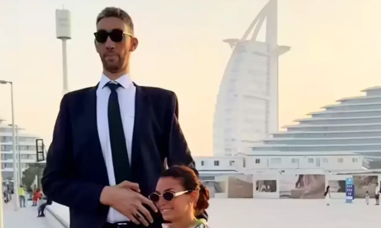 Dünyanın En Uzun Adamı Sultan Kösen Kimdir, Kaç Yaşında? Hayatı Belgesel Oluyor 2