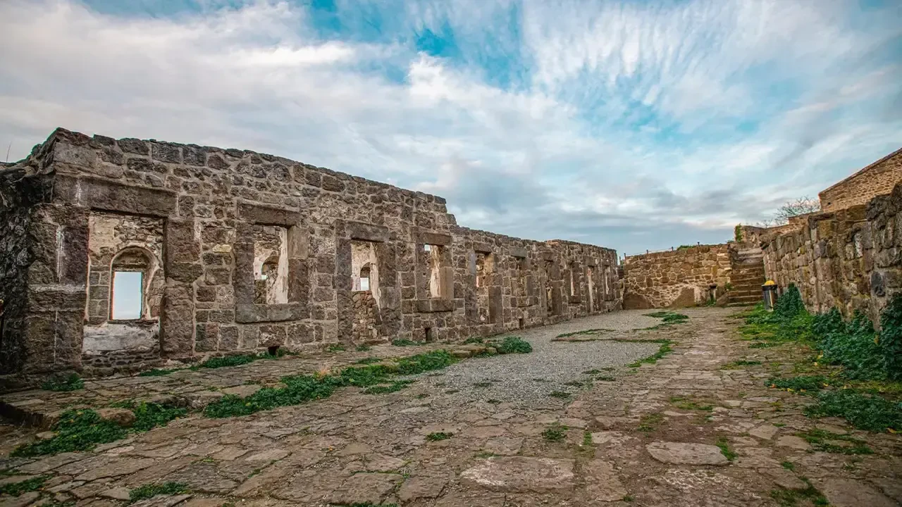 Boztepe’nin Eteklerinde Gizli Kalmış Bir Tarih: Kızlar Manastırı'nın Öyküsü 1