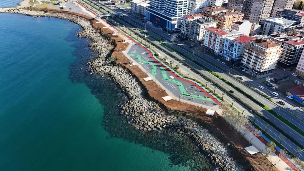 "Rize Belediyesi, Sahil Sosyal Alanında Yenilikçi Düzenlemelere İmza Atıyor" 1