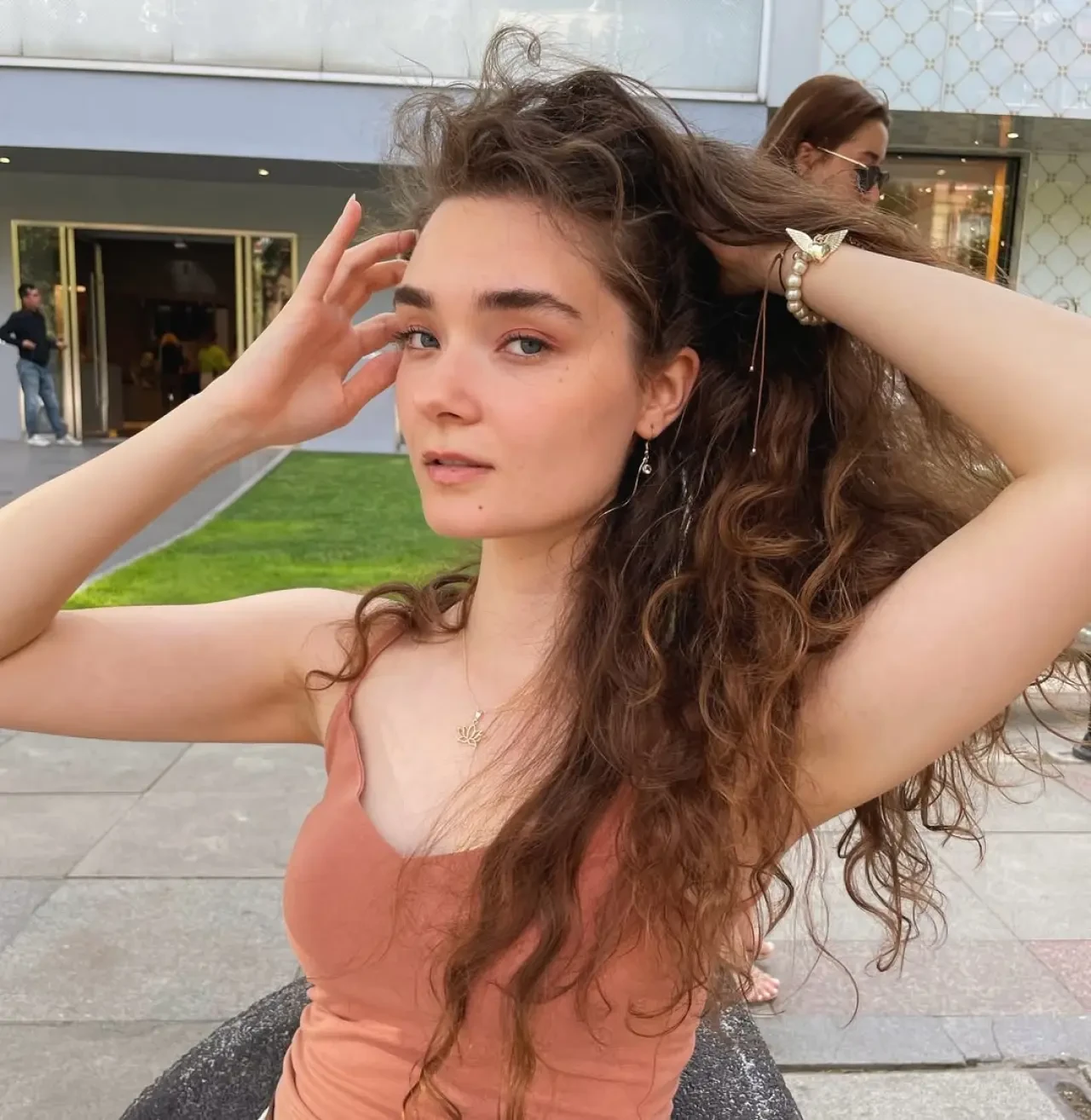 Sibel Kasapoğlu Kimdir? Kaç Yaşında, Nereli, Boyu Kaç? İşte Hayatı ve Kariyeri 3