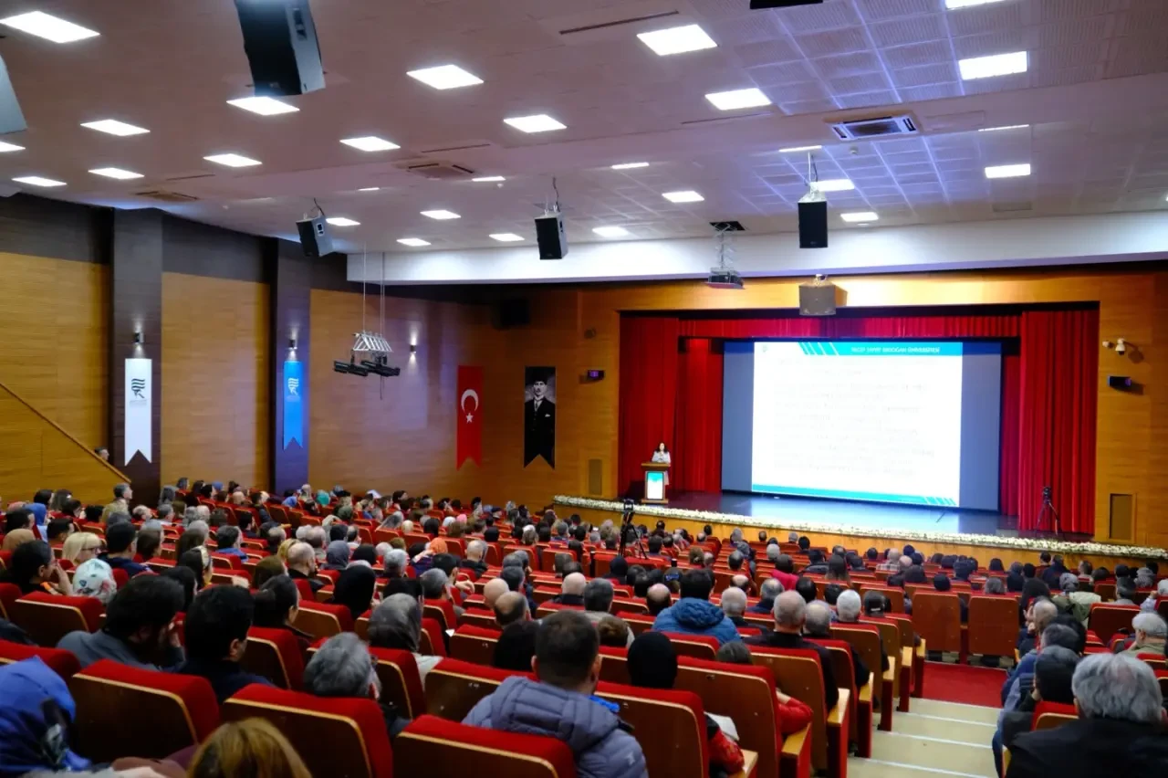 Recep Tayyip Erdoğan Üniversitesi’nde “Etkili Sınıf Yönetimi ve Ölçme-Değerlendirme” Konferansı 4