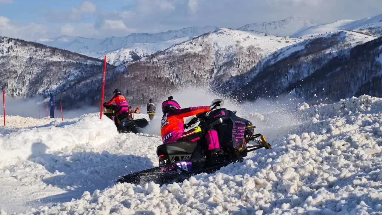 Handüzü’nde sis, kar, motor sesi : SNX finali Rize’de nefes kesti 6