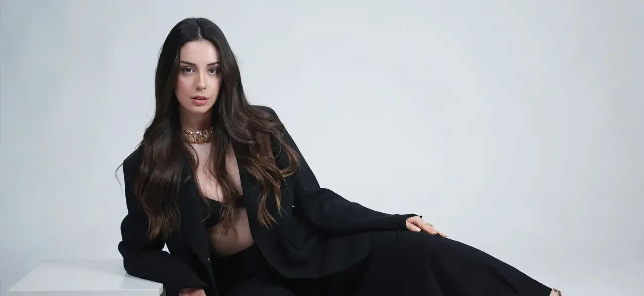 Selin Türkmen, Sosyal Medyada Gündem Yaratan Etkileyici Pozlarıyla Dikkat Çekti! 2