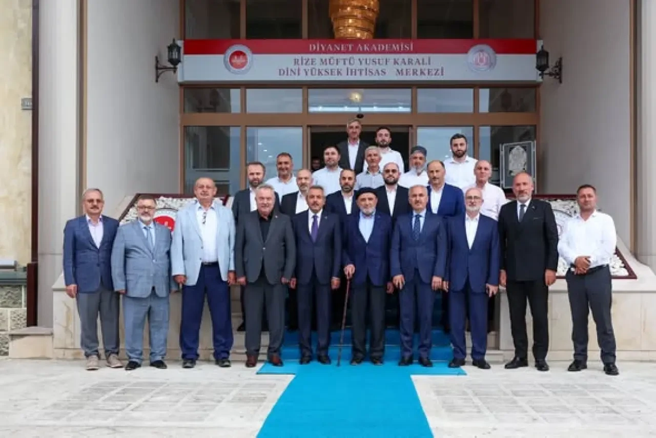 Rize'de Müftü Yusuf Karali Dini Yüksek İhtisas Merkezi Camii ve Ek Hizmet Binalarının Temeli Atıldı 4
