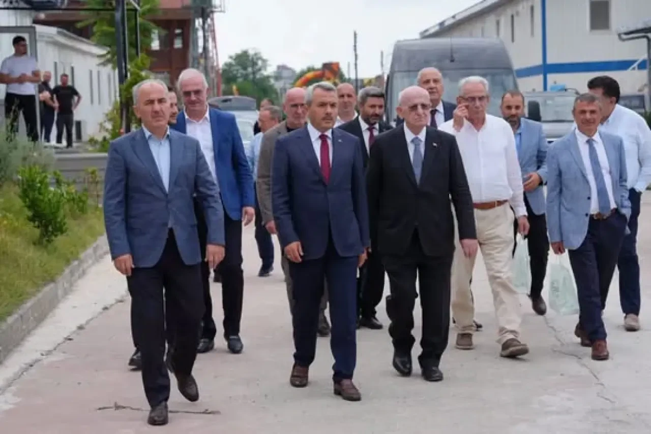İsmail Kahraman, Rize'de Yapımı Süren Recep Tayyip Erdoğan Camii'ni İnceledi 1
