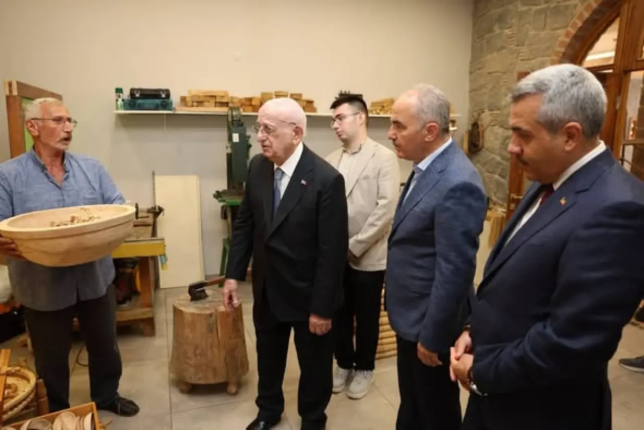 İsmail Kahraman, Rize Kültür ve Sanat Merkezi'nde İncelemelerde Bulundu 4