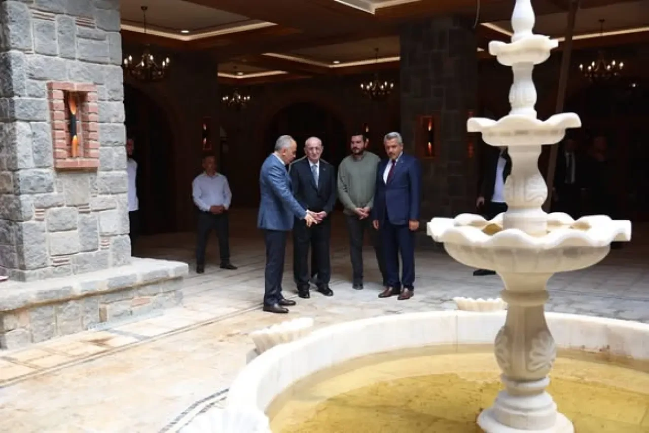 İsmail Kahraman, Rize Kültür ve Sanat Merkezi'nde İncelemelerde Bulundu 2