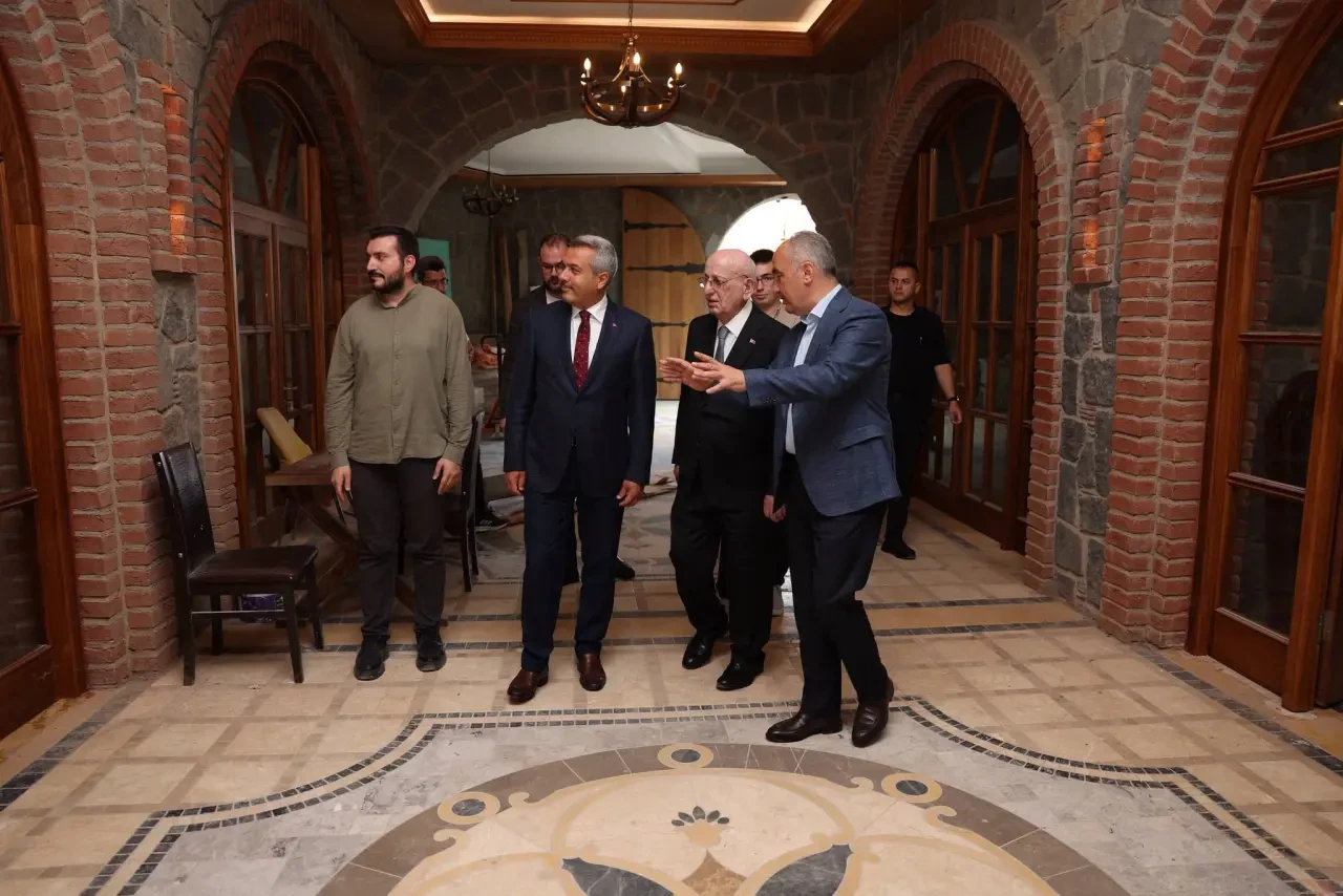 İsmail Kahraman, Rize Kültür ve Sanat Merkezi'nde İncelemelerde Bulundu 1