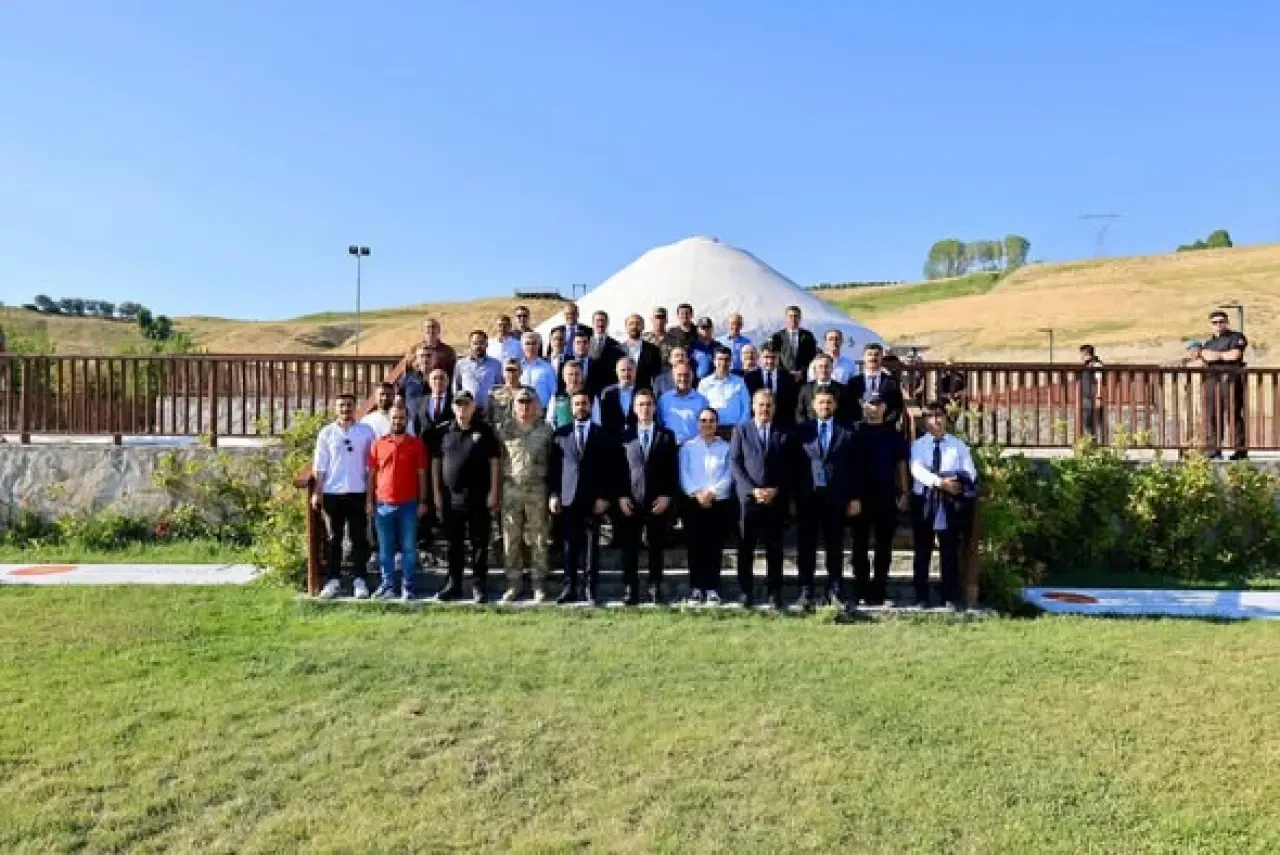 Malazgirt Zaferi Hazırlıkları Sürüyor: Vali Ahmet Karakaya Ahlat'taki Çalışmaları Yerinde İnceledi 4