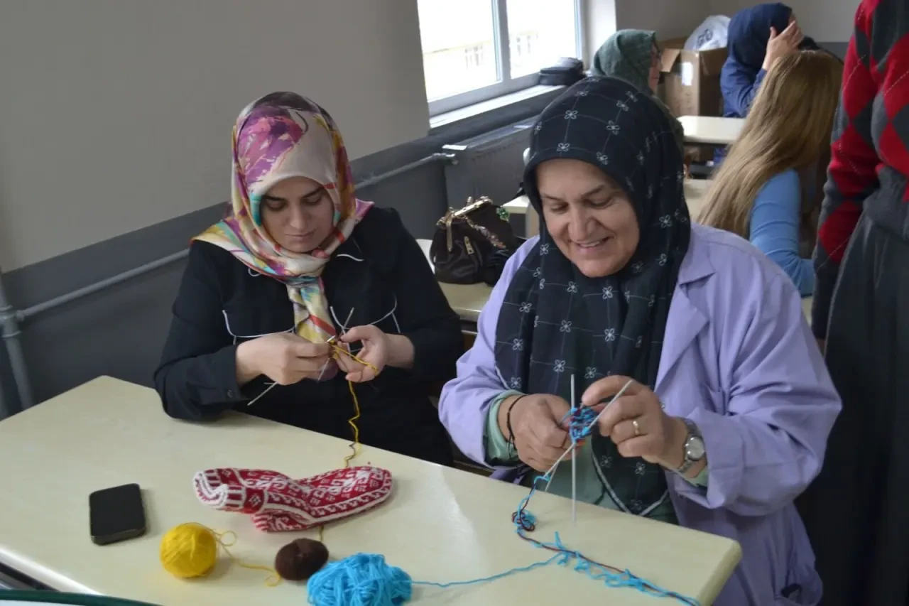 Köy Okulunda Öğrenciler Bilim, Teknoloji ve Üretimle Buluştu: İki Günde 11 Atölye 2