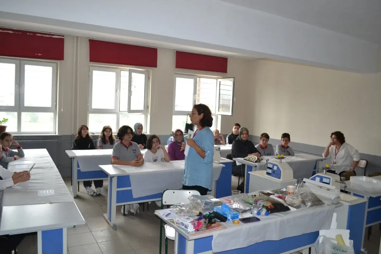 Köy Okulunda Öğrenciler Bilim, Teknoloji ve Üretimle Buluştu: İki Günde 11 Atölye 7