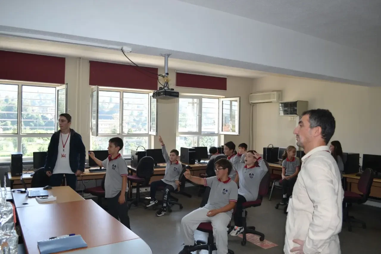 Köy Okulunda Öğrenciler Bilim, Teknoloji ve Üretimle Buluştu: İki Günde 11 Atölye 3