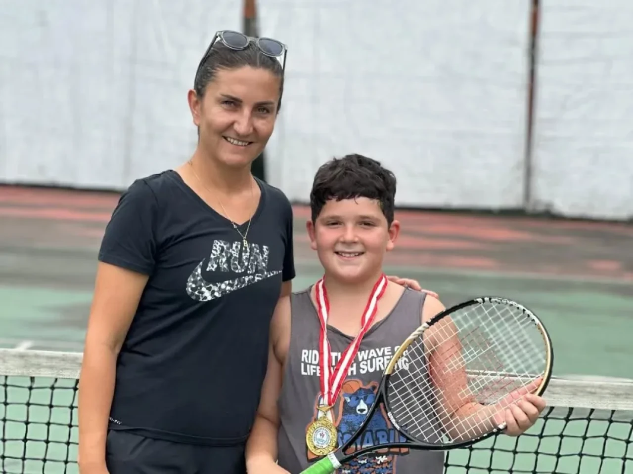 Hopa'da Tenis Turnuvası: Sporun Birleştirici Gücü ve Gençlerin İlgisi Artıyor