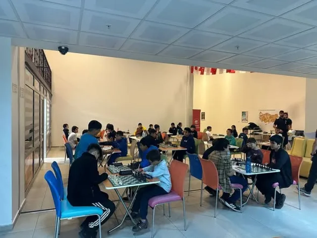 Ardanuç’ta Cumhuriyet Bayramı Satranç Turnuvasına Öğrencilerden Katılım