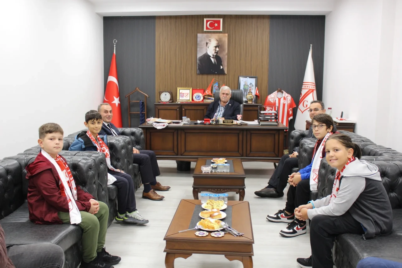 Akçaabat Bilim ve Sanat Merkezi'nden Sebat Gençlik Spor Kulübü'ne anlamlı ziyaret