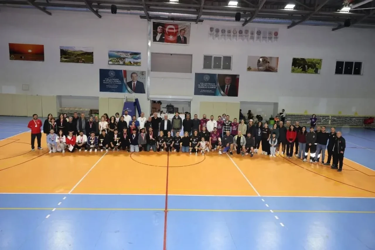 Cumhuriyetin 102. yılı voleybol finalinde Rüya Takımı şampiyon oldu