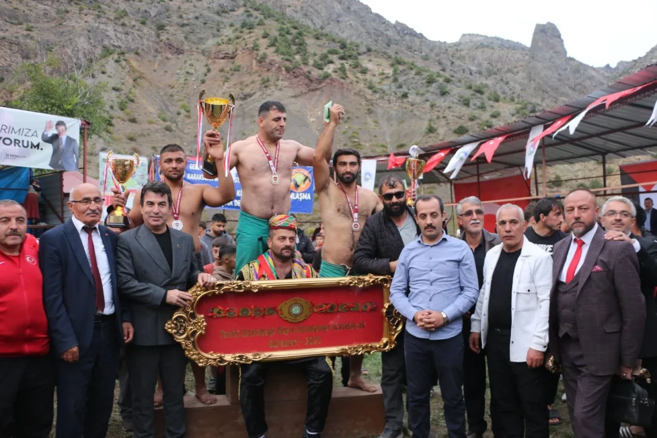İspir'de Tarihi Üzüm Bağı Güreşleri'nde Birlik ve Beraberlik Coşkusu Yaşandı