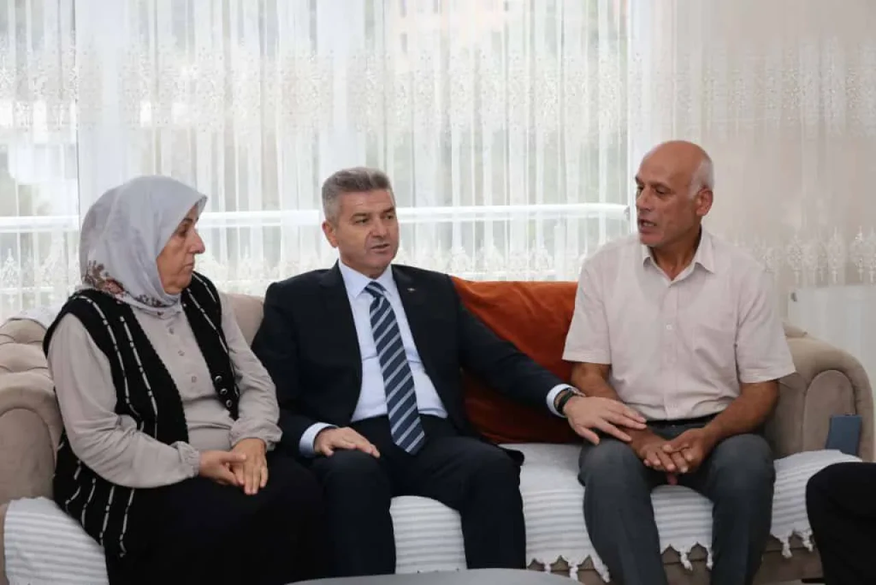Vali Ergün, şehit Er Ustabaş'ın ailesini ziyaret ederek vefasını gösterdi