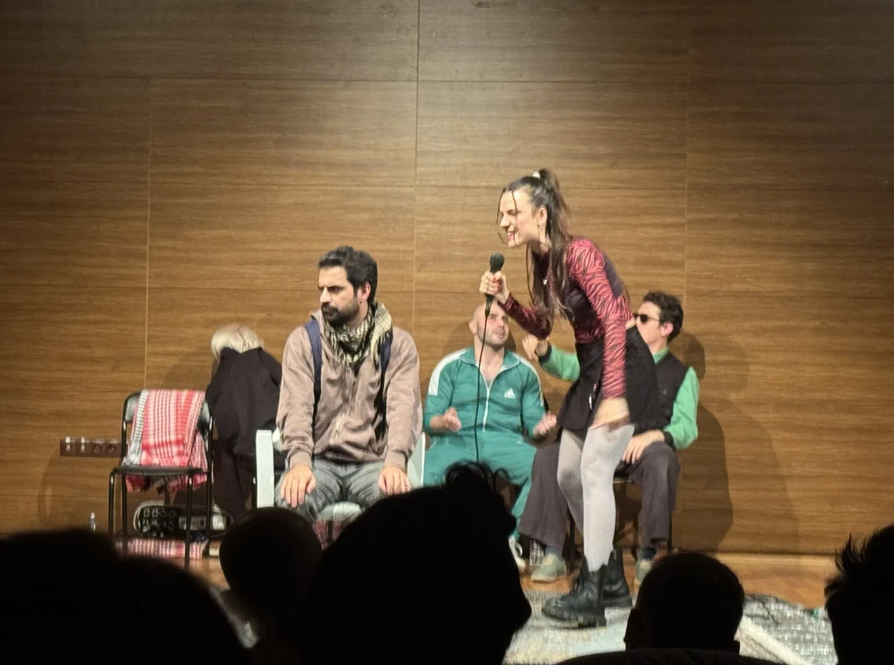 Borçka Tiyatro Festivali, “Kardeşlerimi Arıyorum” ile izleyicileri büyüledi