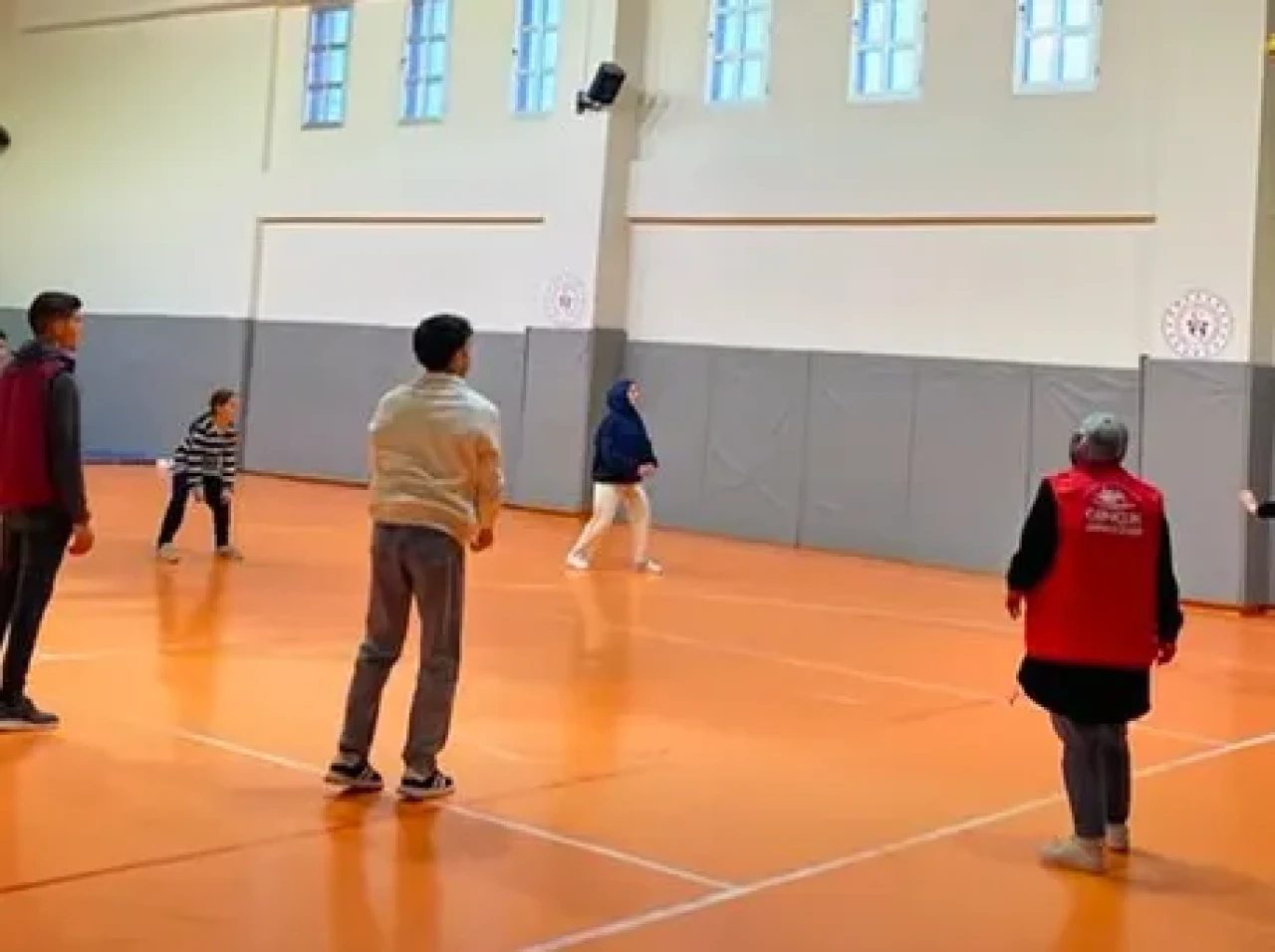 Aşkale Gençlik Merkezi'nde üniversiteye başlayan gençler için eğlenceli tanışma etkinliği düzenlendi
