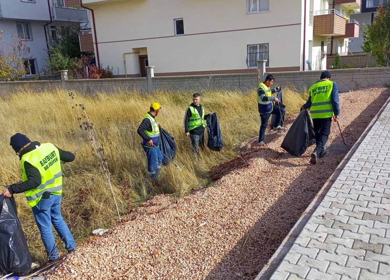 Bayburt Belediyesi'nden Temizlik ve Düzenleme Çalışmaları Devam Ediyor