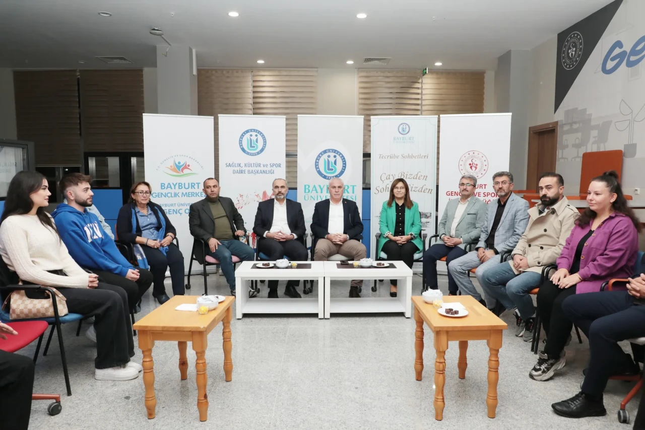Bayburt'ta Başkan Memiş, üniversite öğrencileriyle hayat tecrübelerini paylaştı