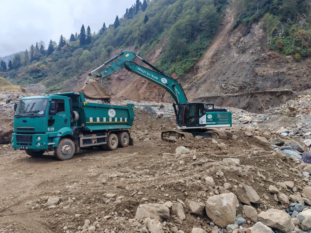 Rize'de DSİ'nin Taşkın Riskine Karşı Yapılandırma Çalışmaları Devam Ediyor