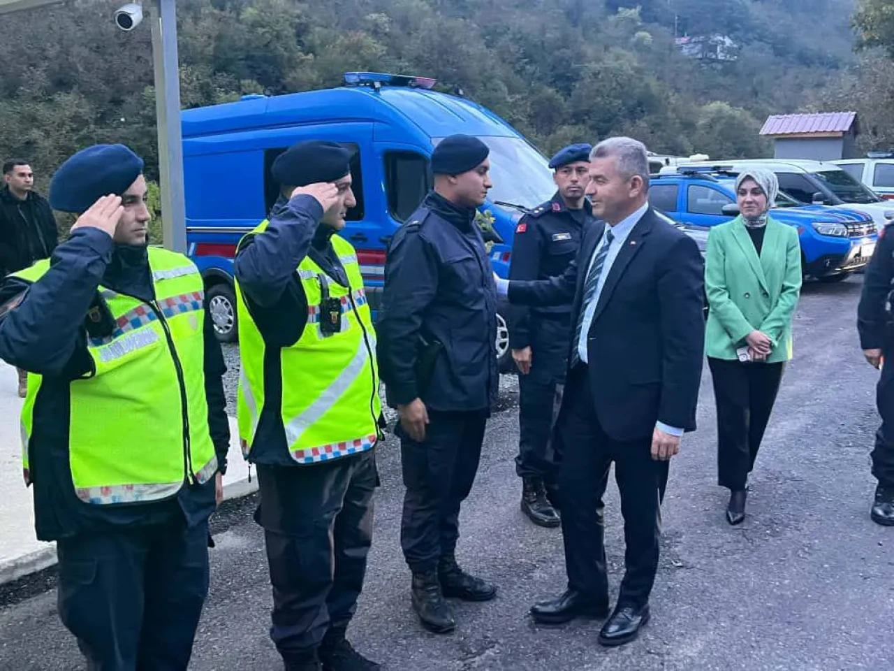 Vali Ergün, Jandarma Noktası'nı ziyaret ederek güvenlik güçlerine destek verdi