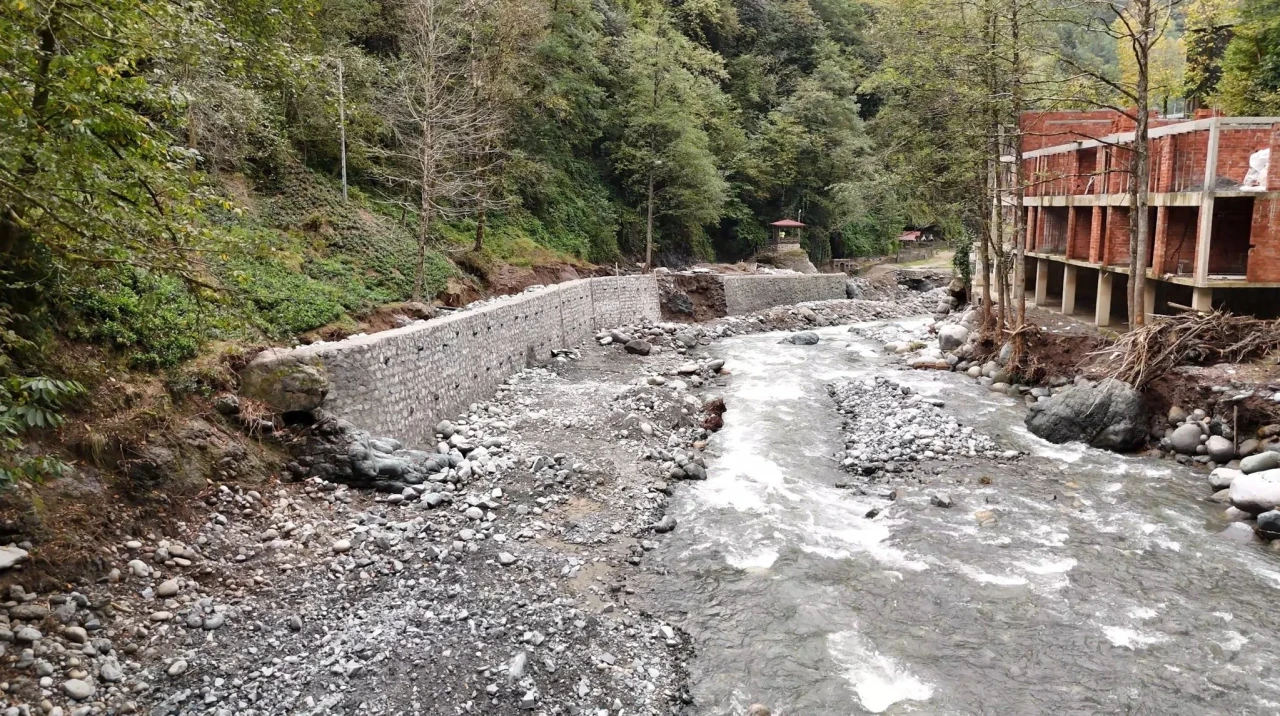 Rize'de Taşkın Riskini Azaltmak İçin Altyapı Çalışmaları Hızla Devam Ediyor