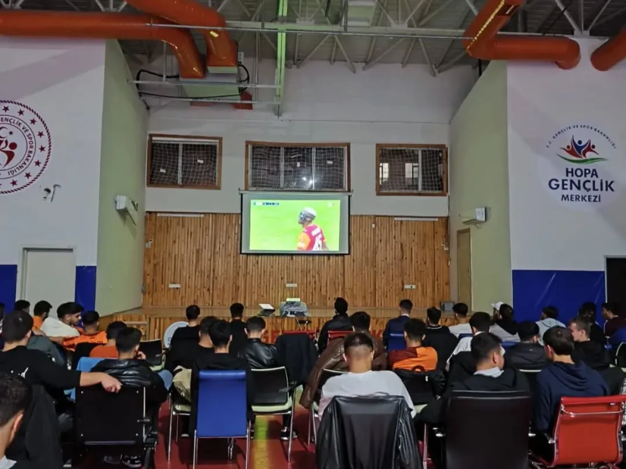 Hopa Gençlik Merkezi'nde Galatasaray coşkusu: Gençler bir araya geldi!
