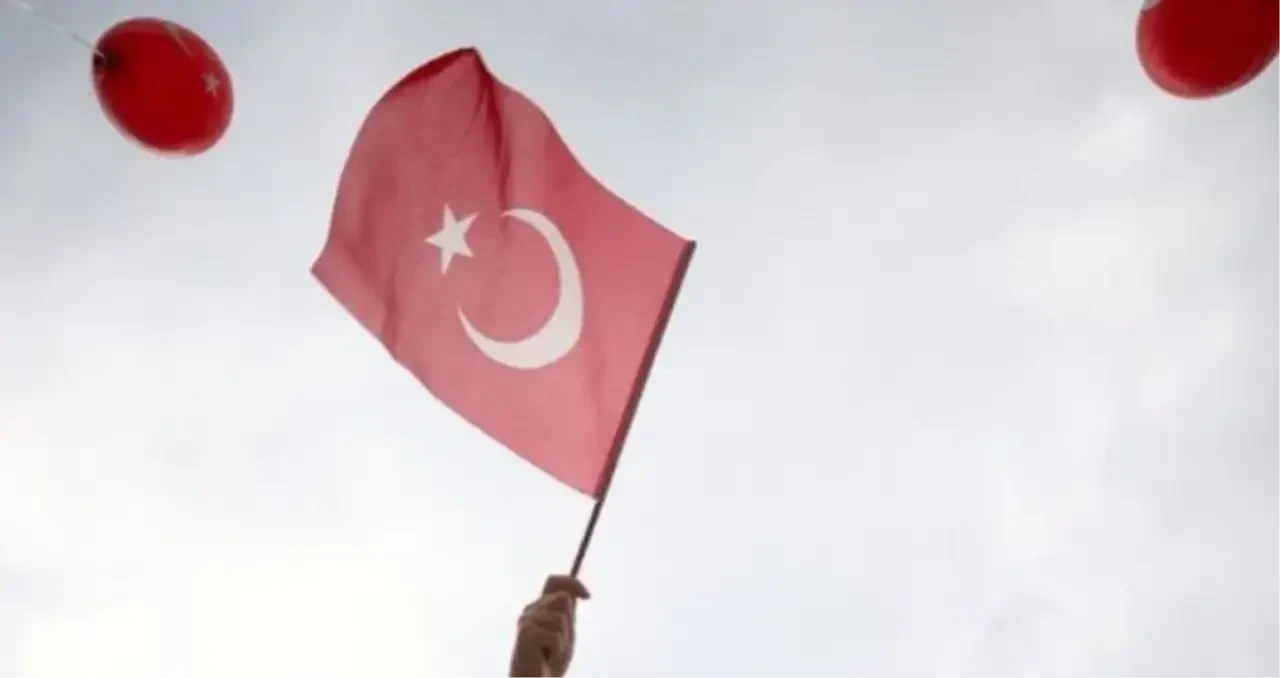 28 Ekim Yarım Gün Tatil, 29 Ekim Hangi Güne Denk Geliyor? 2023'teki Gün Tatil Süresi Açıklandı!