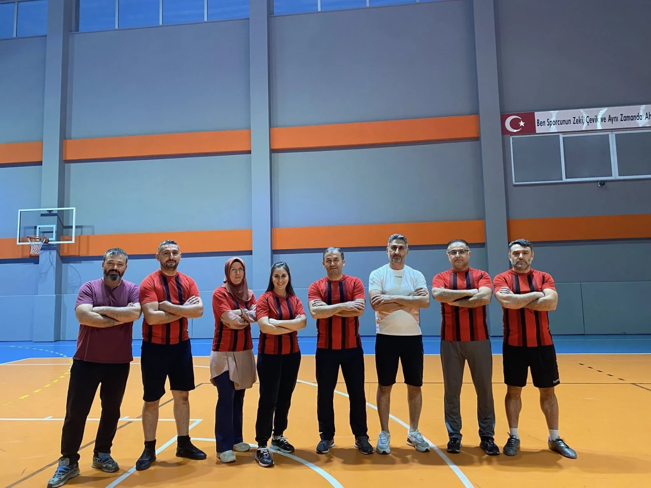 24 Kasım Öğretmenler Günü Voleybol Turnuvası Beşikdüzü’nde Devam Ediyor