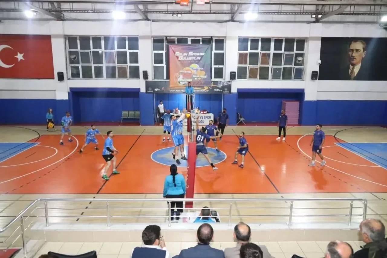 Artvin Kamu Spor Oyunları'nda voleybolda şampiyonlar belirlendi!