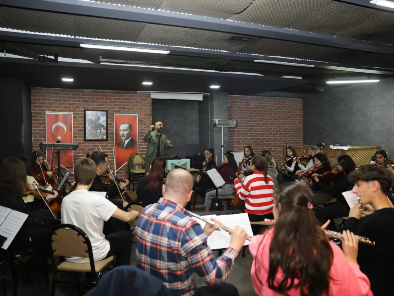 Akçaabat Belediyesi Şehir Orkestrası Prova Çalışmalarında