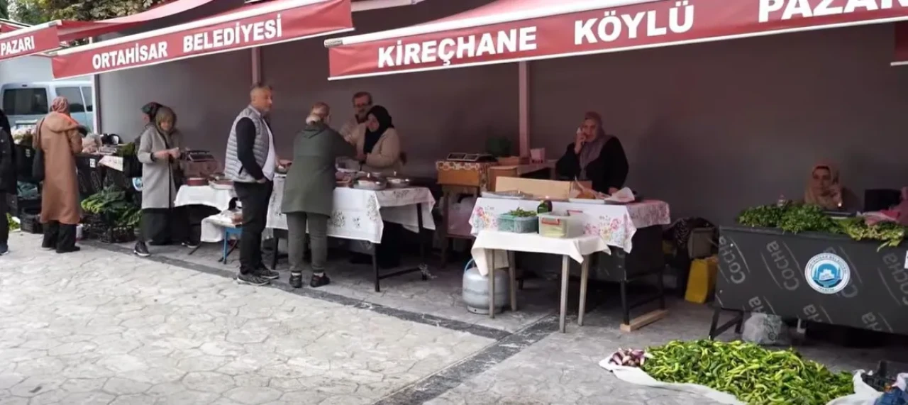 Ortahisar'dan Kadın Çiftçilere Destek: Tohum ve Hediyelerle Kutlama Yapıldı