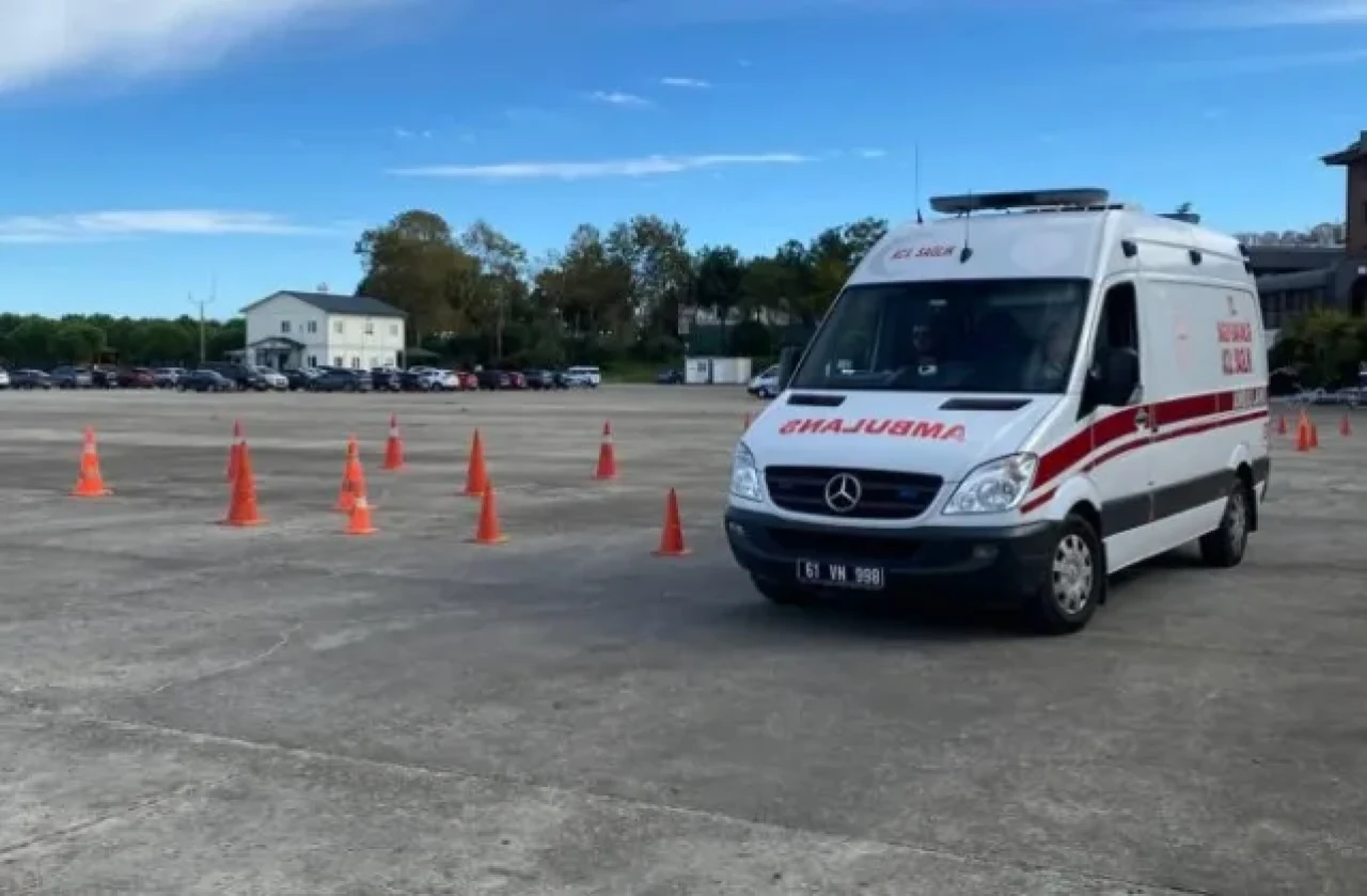 Ambulans Sürüş Güvenliği Eğitimi Trabzon'da Gerçekleştirildi